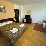 Rila With Hot Pool, Jacuzzi & Sauna By Bookvillabg *